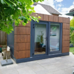 Abri de jardin rénové de 12 m² – Finition bois et anthracite – Image 6